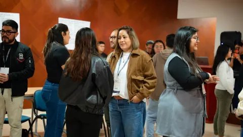 Participantes conversando y riendo en el Full Day RECO Espejo Edición 01 en Lima